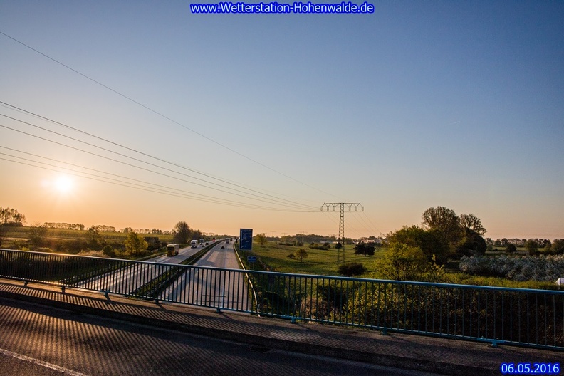 Autobahn am Morgen mit einem Teil der Brücke zwischen Lichtenberg und Pagram im Bild